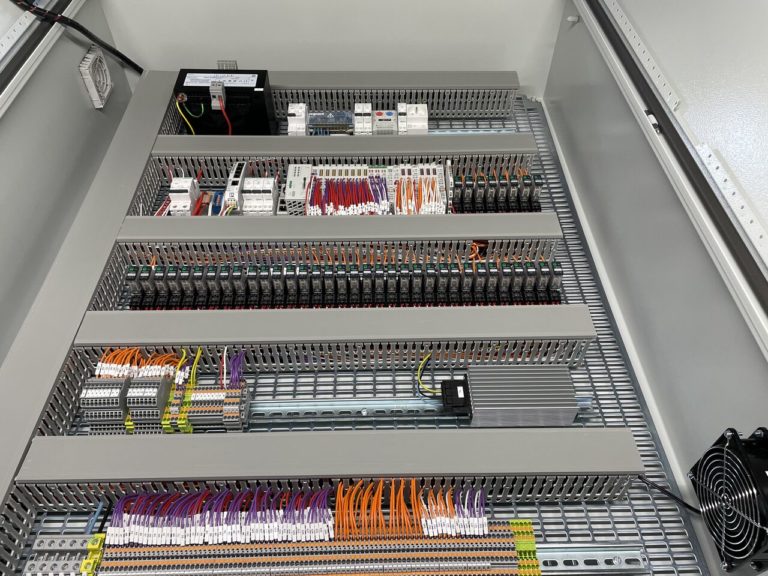 Nouvelle réalisation de coffret d’automatisme pour un de nos clients leader sur son marché. Toujour